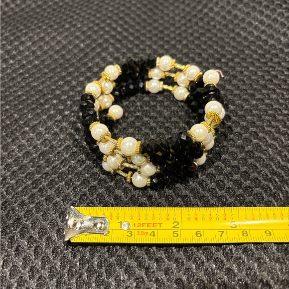 Elegant Black & White Beaded Coil Bracelet with Gold Accents - Picture 8 of 8